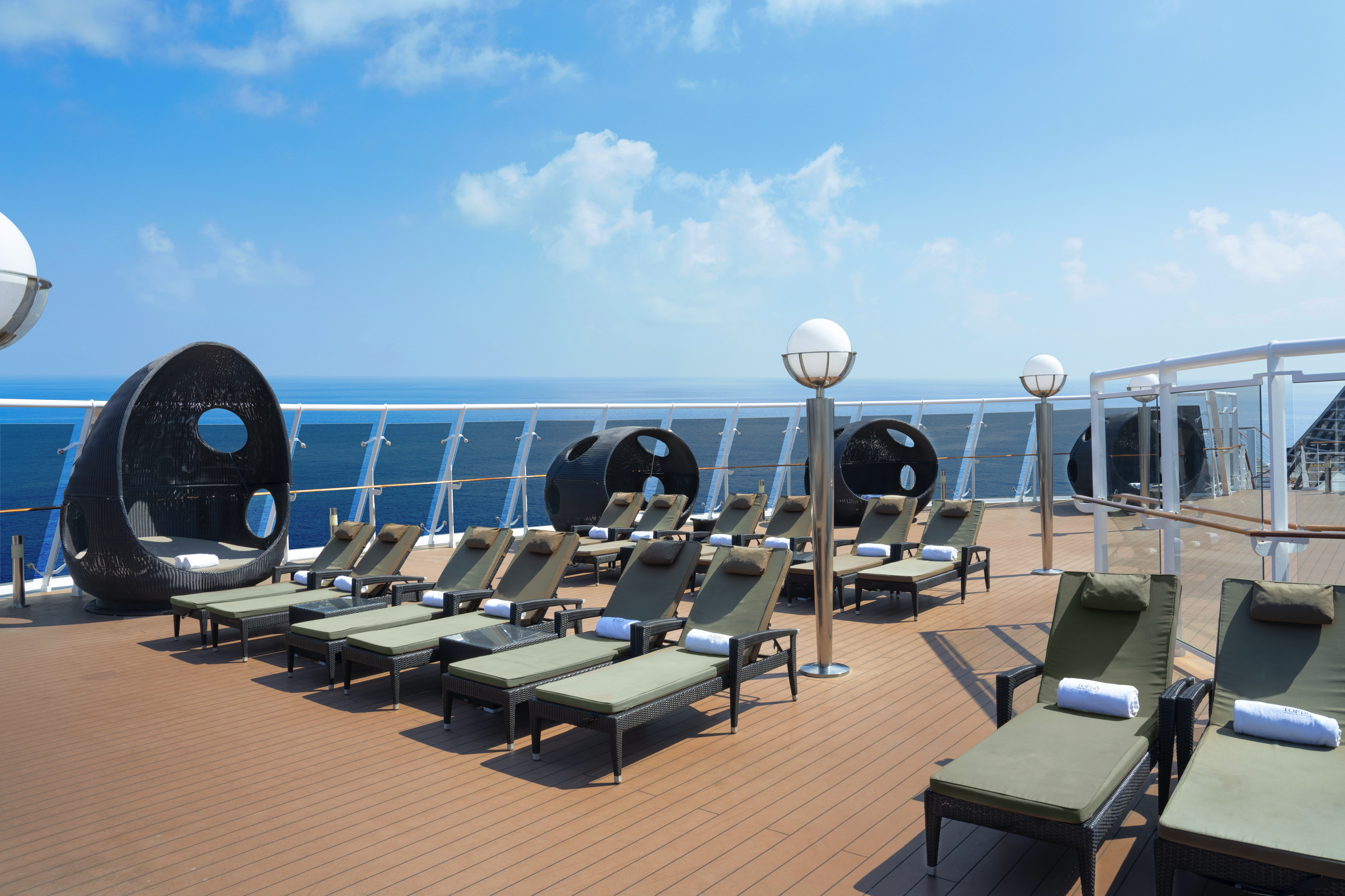 MSC Divina - Top 18 Exclusive Solarium